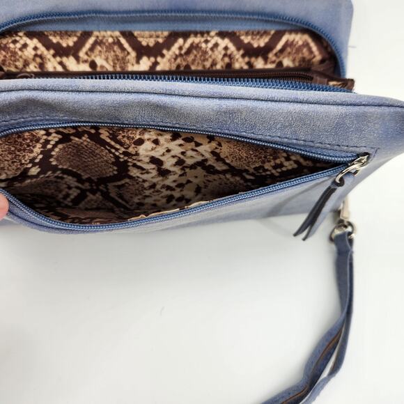 Nicole Miller NY - Wristlet Wallet- Blue with Tassel- Multi-Compartment - Picture 5 of 9